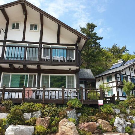 Tongyeong Yehyang Pension Exterior foto