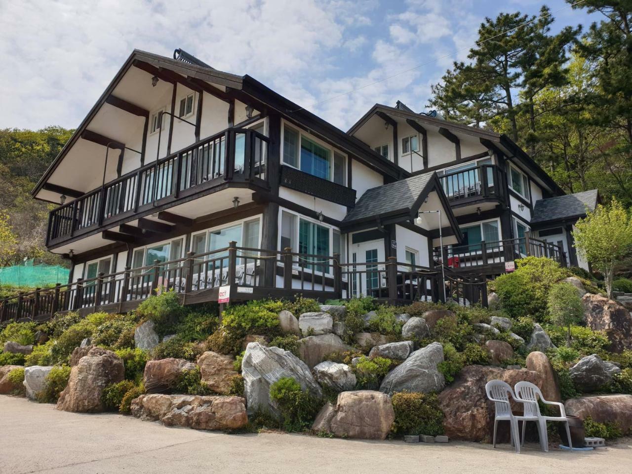 Tongyeong Yehyang Pension Exterior foto