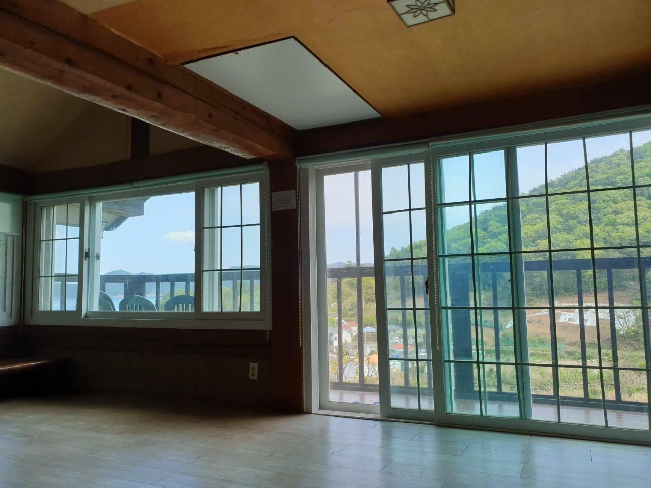 Tongyeong Yehyang Pension Exterior foto