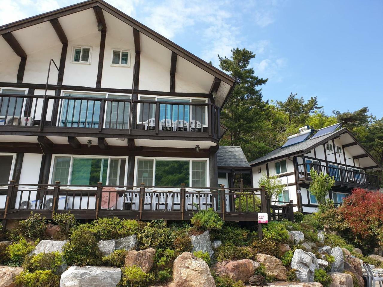 Tongyeong Yehyang Pension Exterior foto