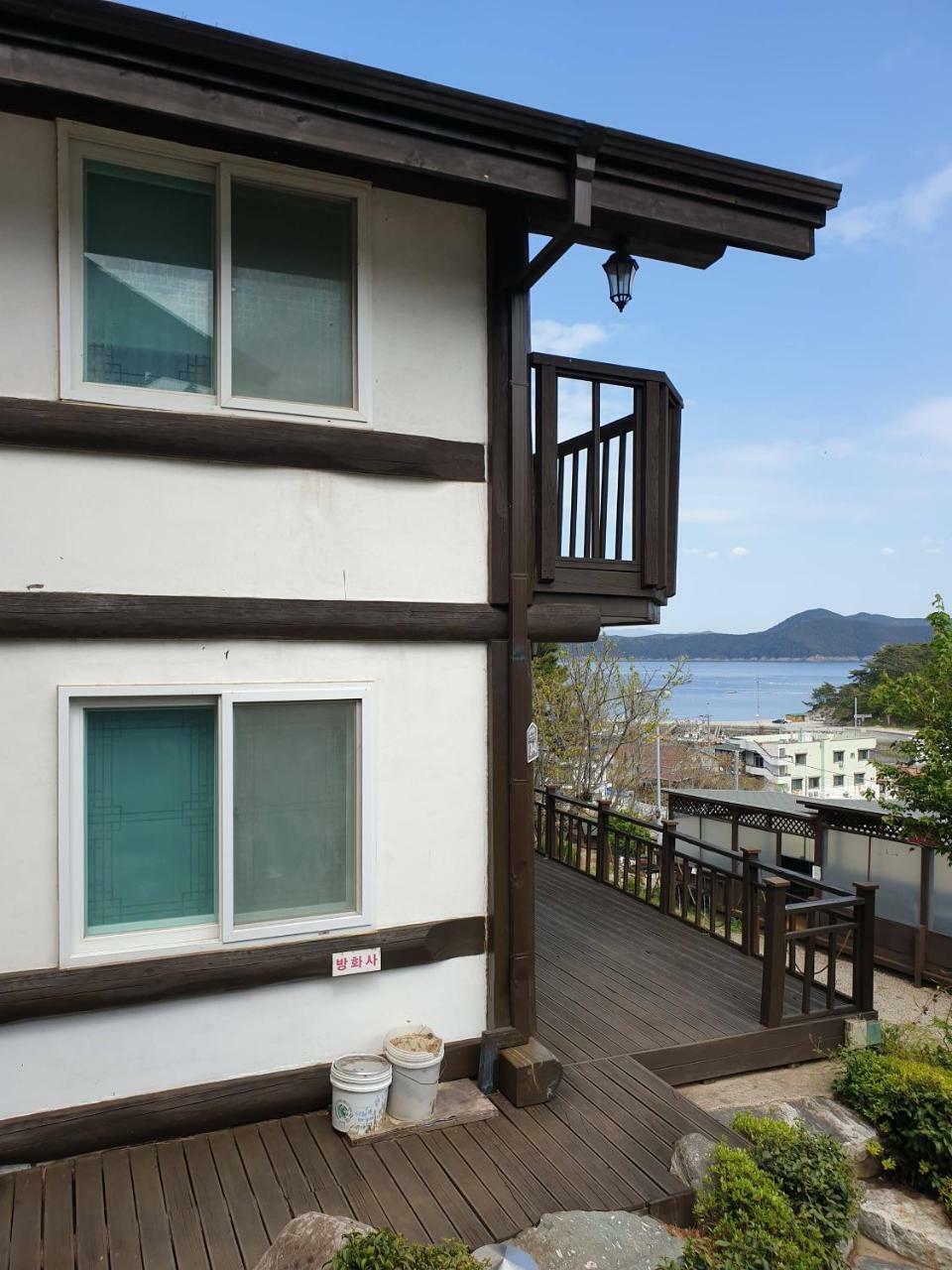 Tongyeong Yehyang Pension Exterior foto